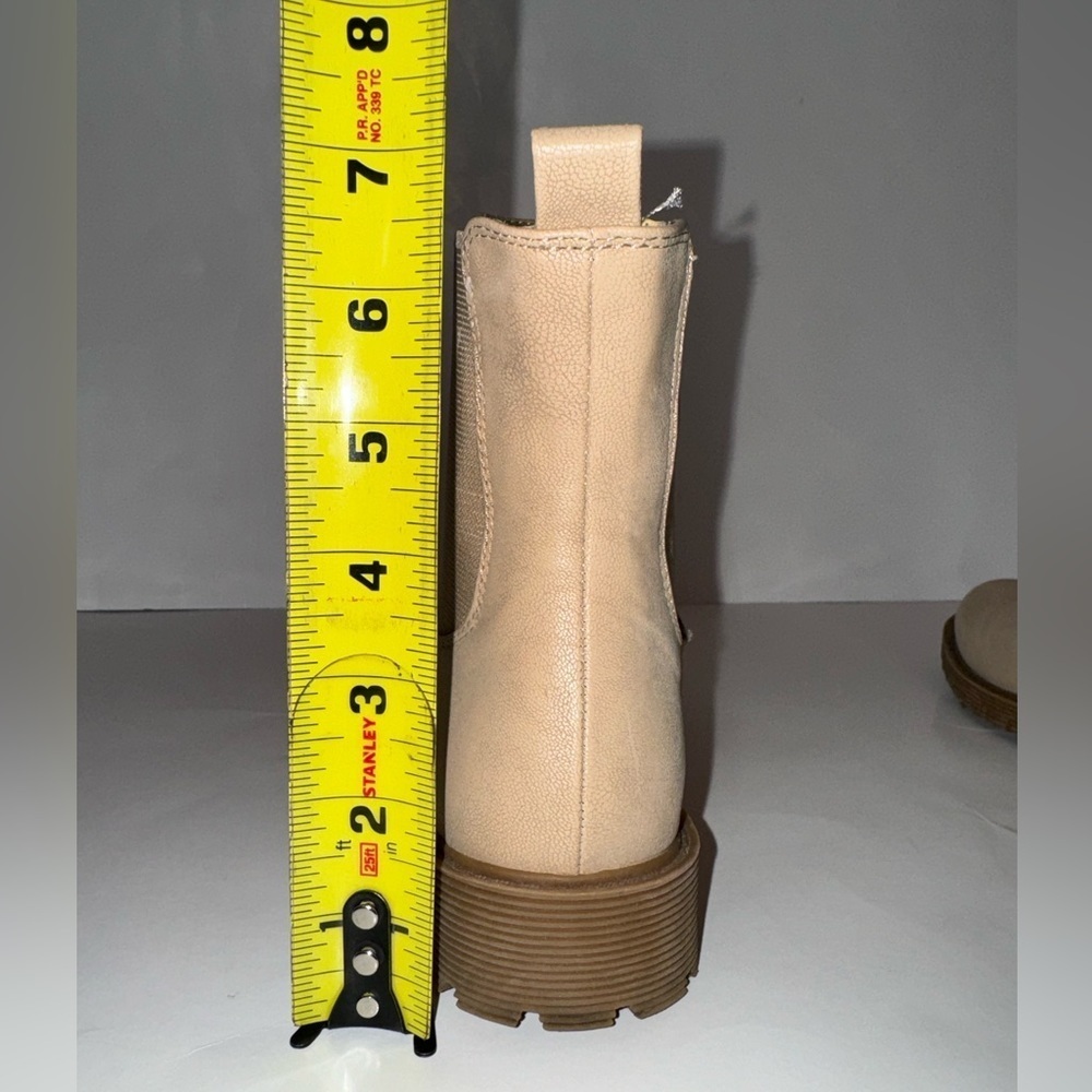 Loft size 6 tan Chelsea boots in excellent condition perfect for fall & winter - Picture 8 of 8